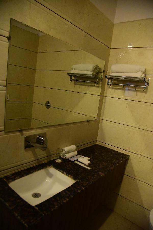 Hotel D S Inn Amritsar Ngoại thất bức ảnh